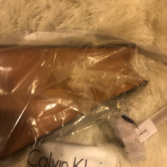 Calvin Klein Crossbody Handbag - Picture 7 of 8